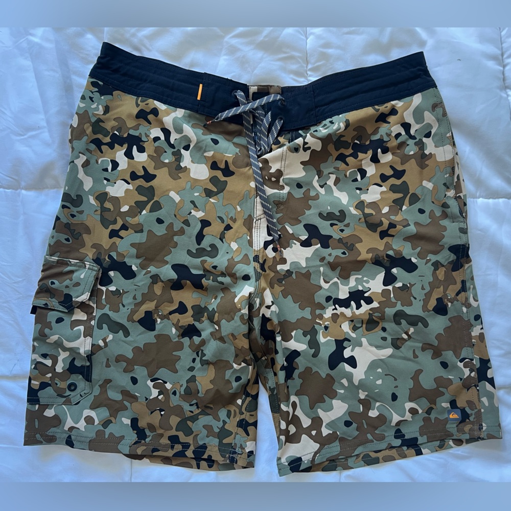 Quiksilver Waterman Mens Camo Boardshorts Size 34
